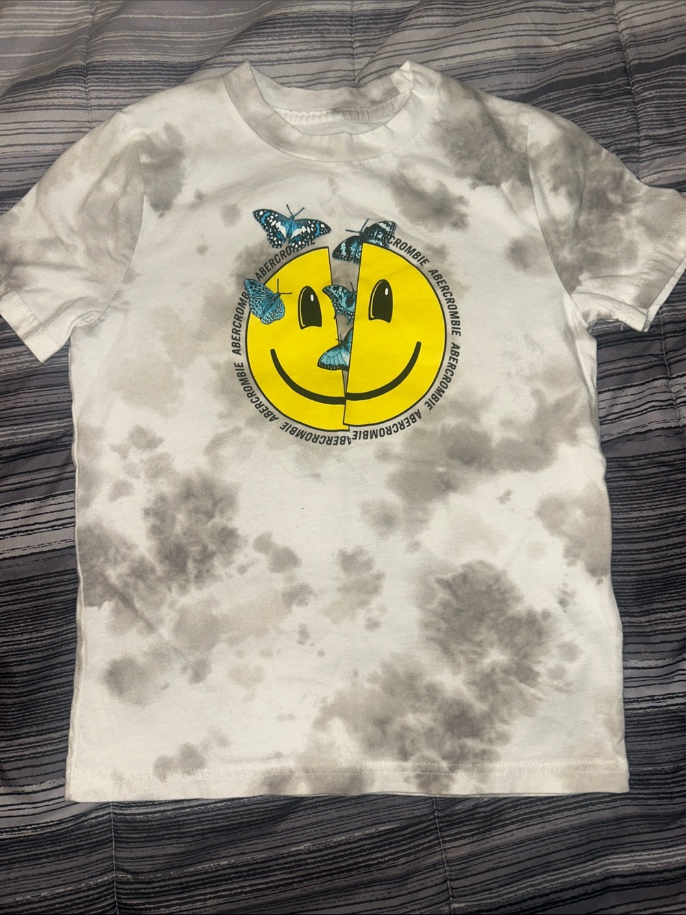 abercrombie kids White Gray Tie-Dye Smiley Tee with Yellow Graphic